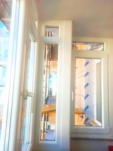 Foto de Instalación de Cerramientos de PVC blanco