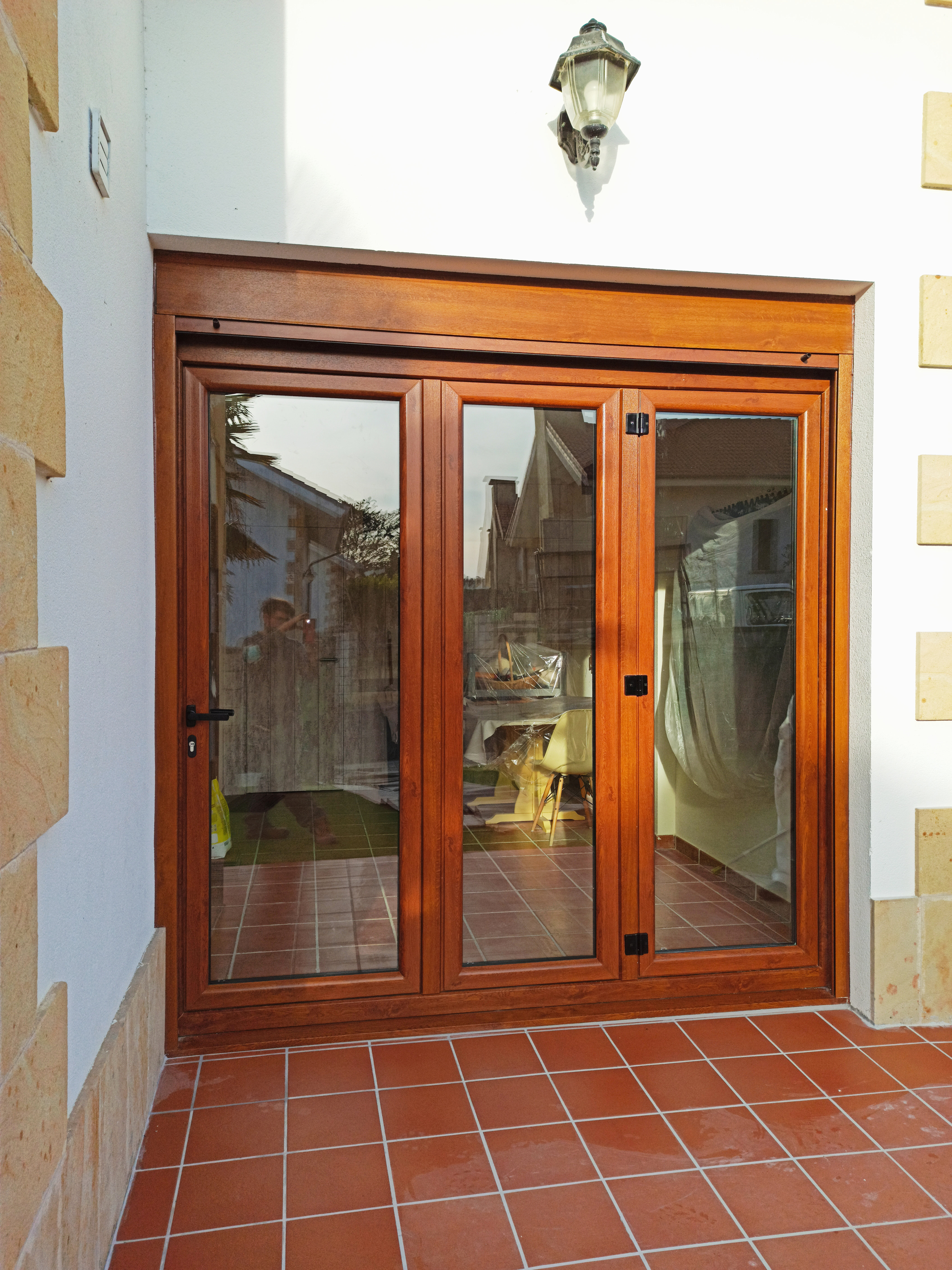 Puertas plegables en imitación madera en PVC Cantabria