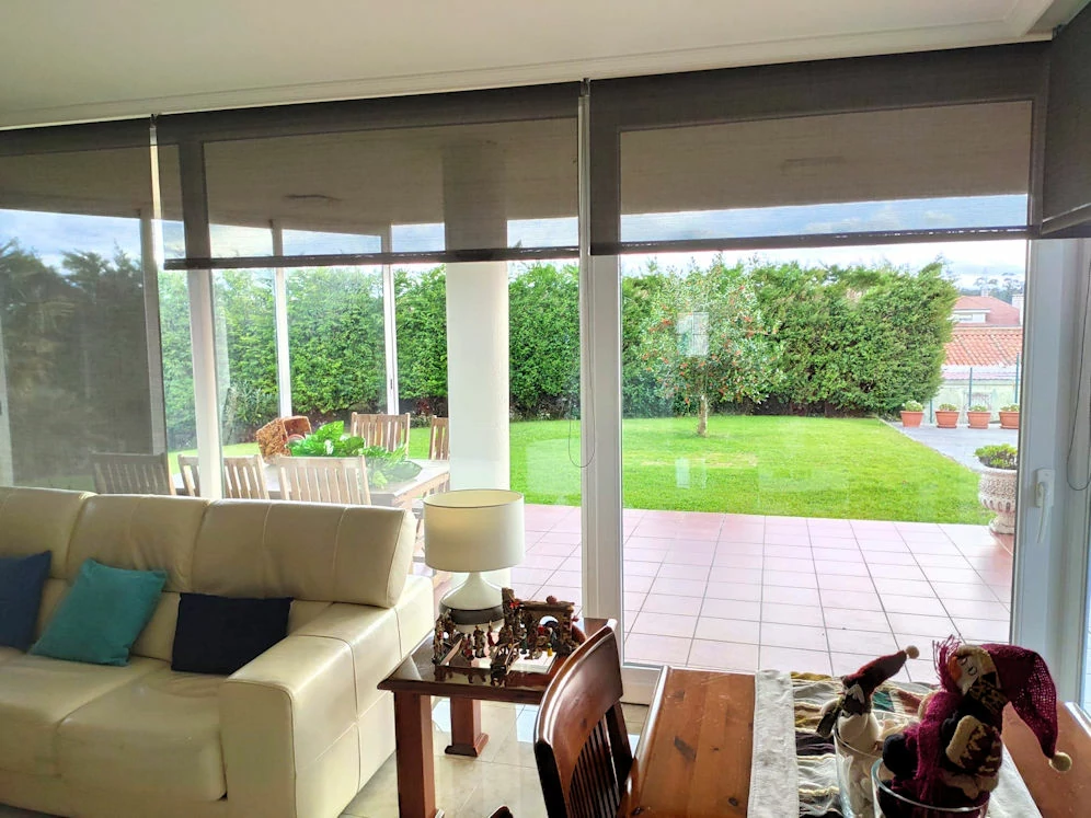 Oscilo-Paralela en PVC triple junta en blanco instalado en Santander CANTABRIA