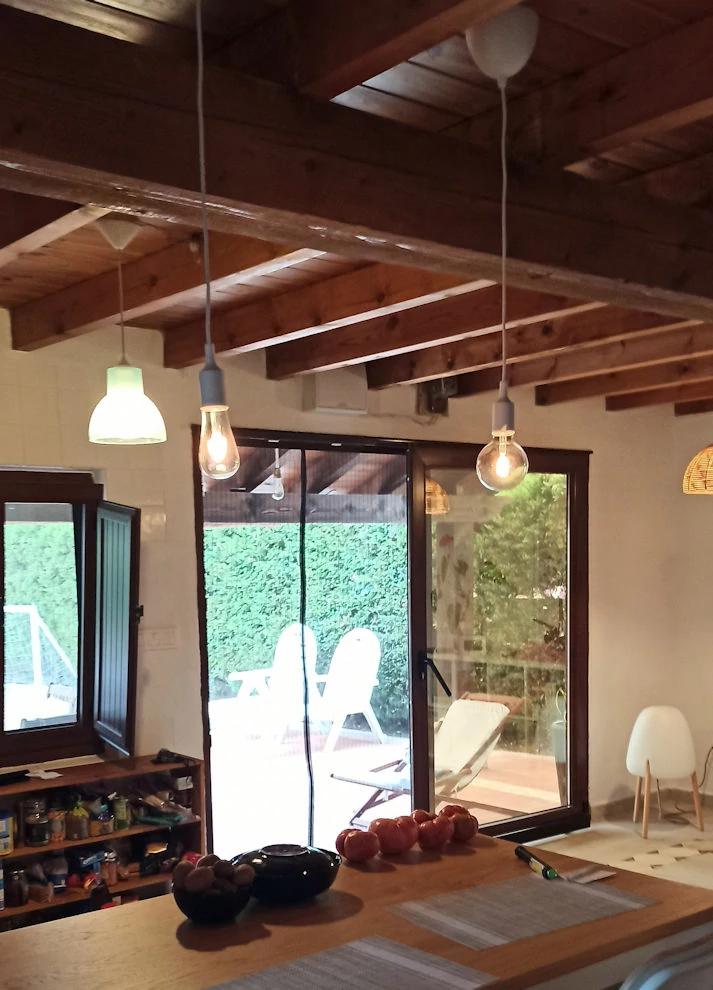 Oscilo-paralela en PVC imitación madera instalada en Suances CANTABRIA
