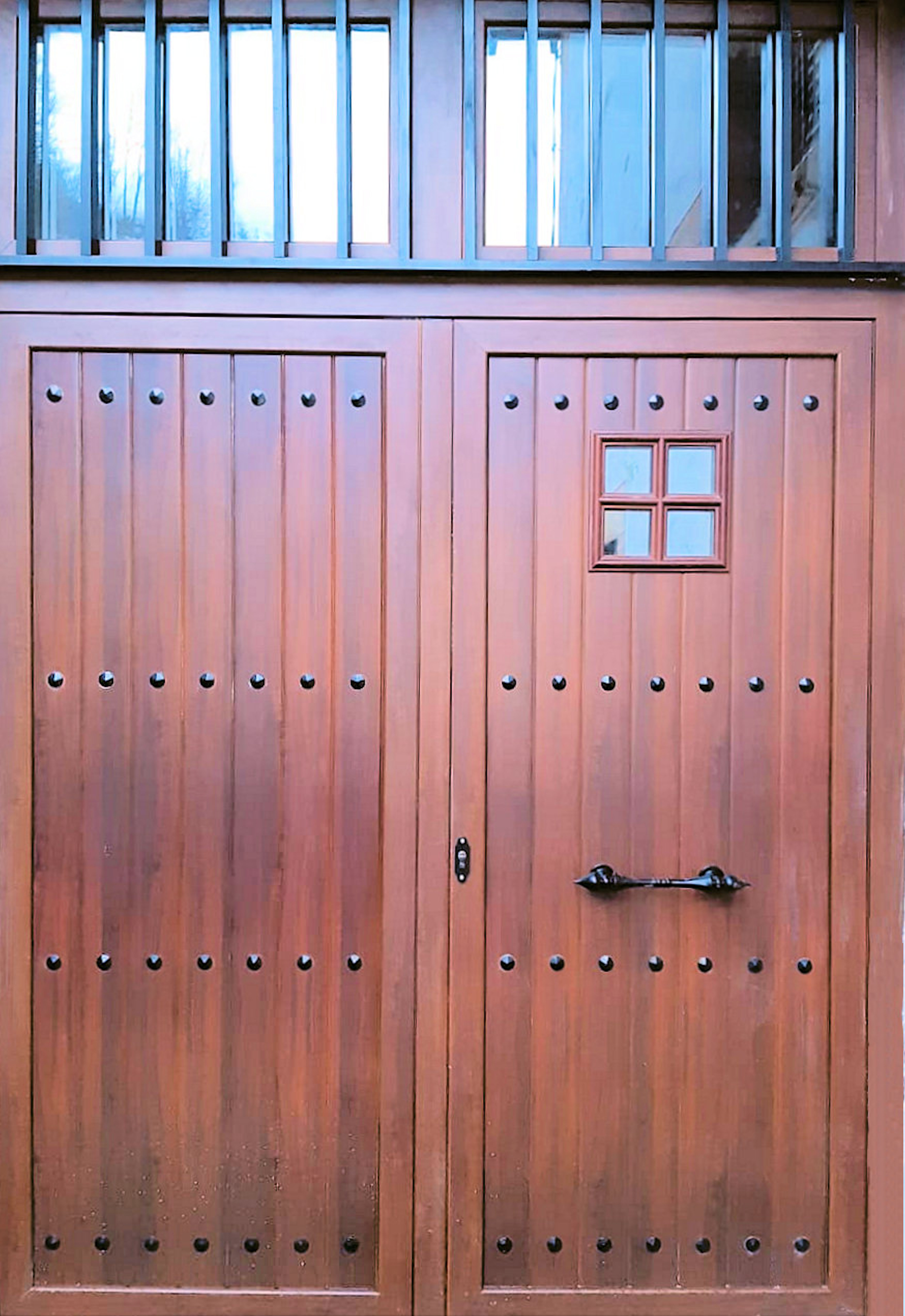 puerta de entrada rustica instalada en Vizcaya